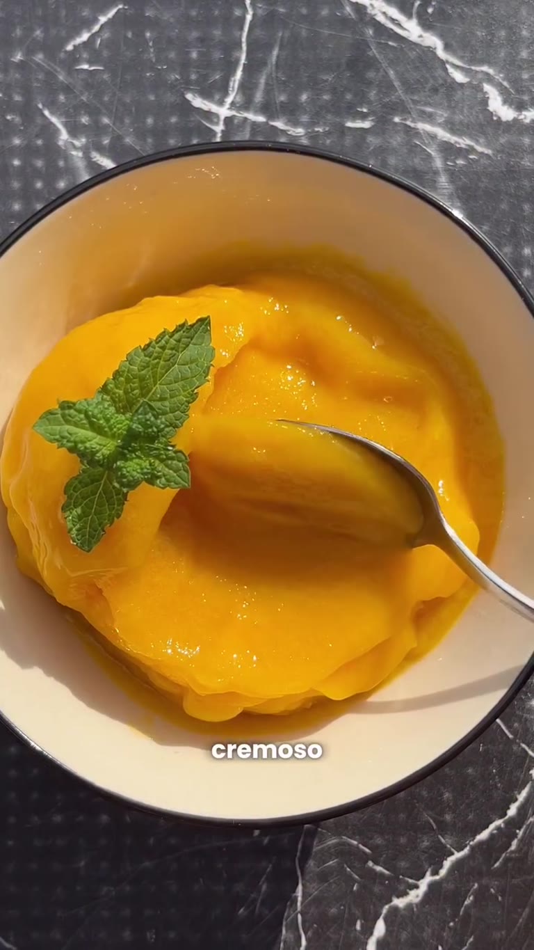 Helado de mango con 2 ingredientes